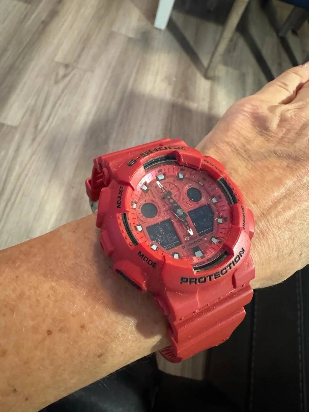 G-Shock bold red